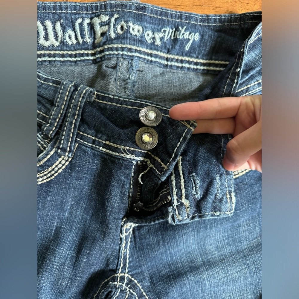 Bootcut Wallflower Jeans - Picture 4 of 5
